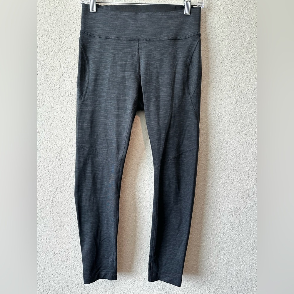 Outdoor Voices Space Dye Warm Up
Cropped Leggings, Charcoal Gray/Black, Size M
